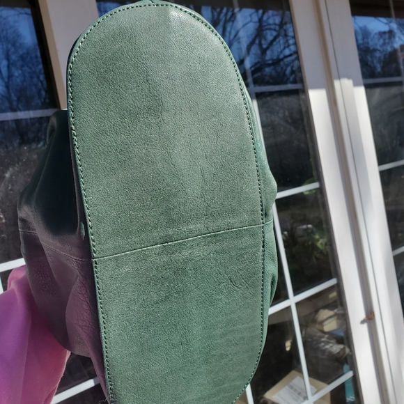 Free People head over hill crossbody leather bag in holly - Picture 6 of 9